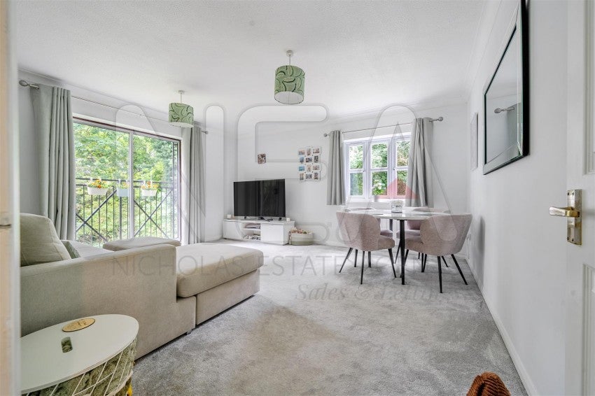 Flat Balmore Park in Reading