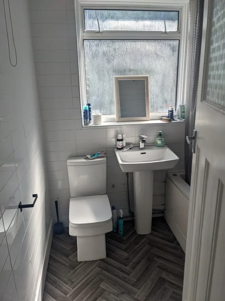 Room Causeyware Road in Greater London