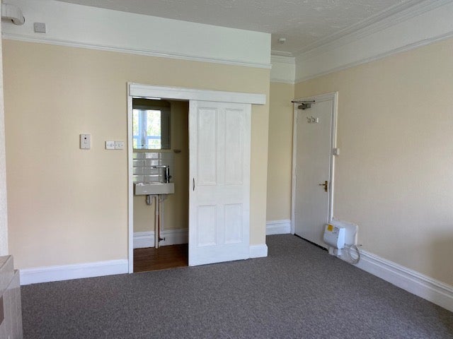 Flat Manor Park in Bristol
