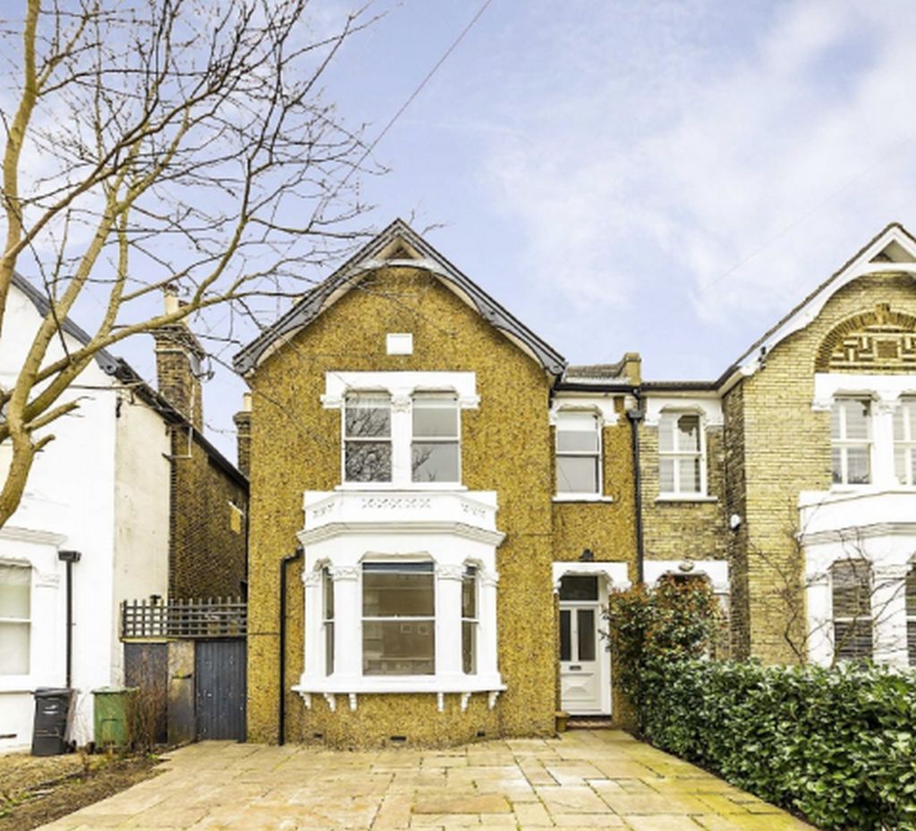 House Tankerville Road in Greater London