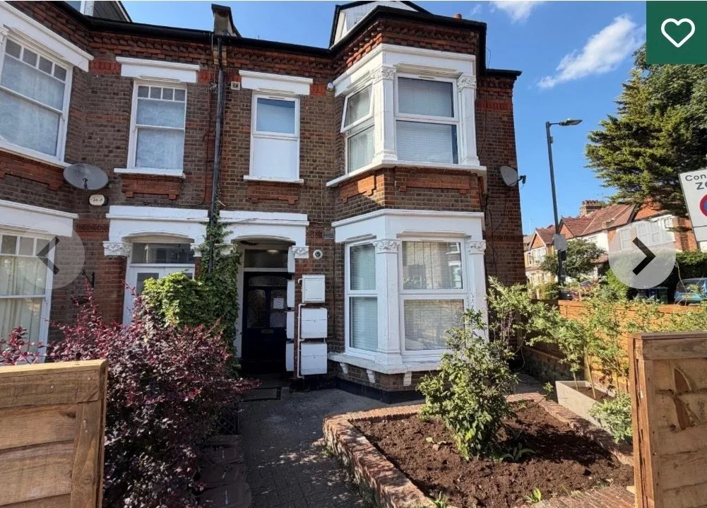 Flat Stanhope Avenue in Greater London