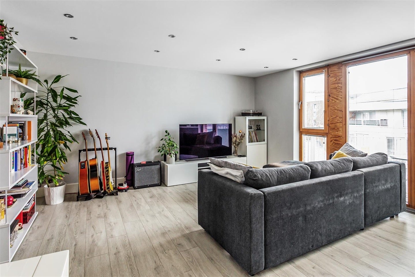 Flat Oaks Square in Epsom and Ewell