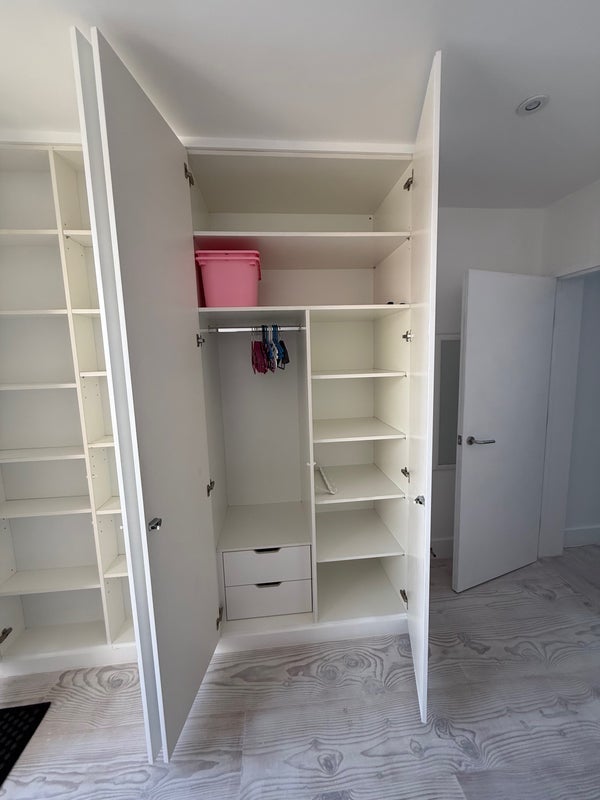 Room Kinnear Road in Greater London