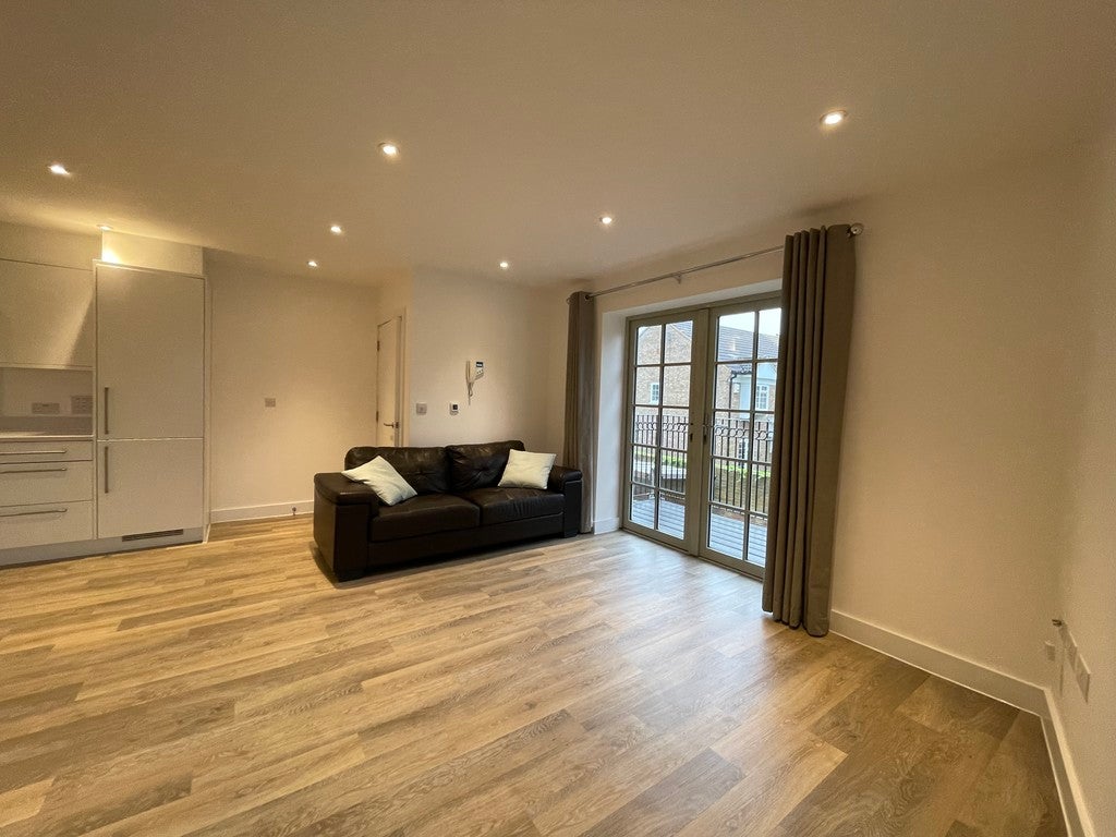 Flat Beverley Way in Cambridge