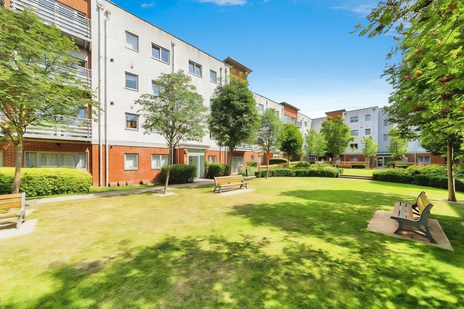 Flat Hawker Place in Greater London