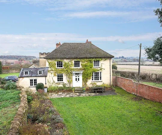 Flat Plumpton Road in Weston