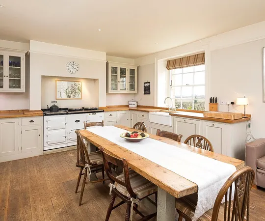 Flat Plumpton Road in Weston