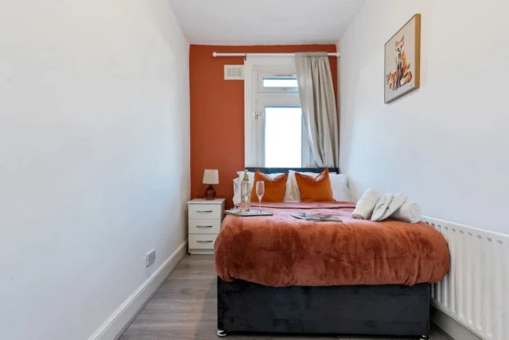 Flat Stanthorpe Road in Greater London