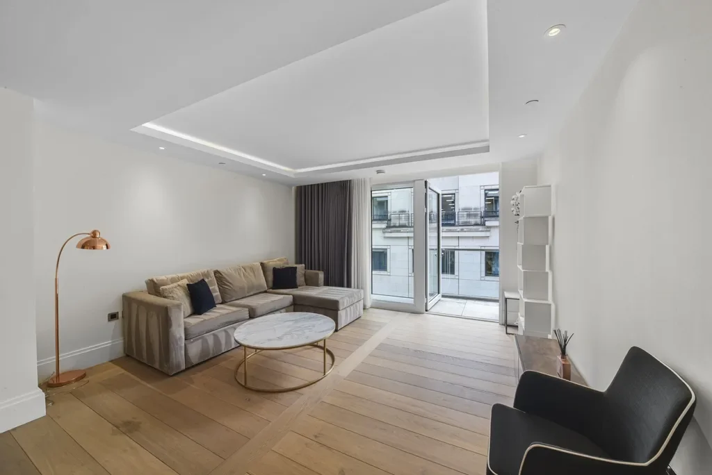Flat Surrey Street in City of Westminster