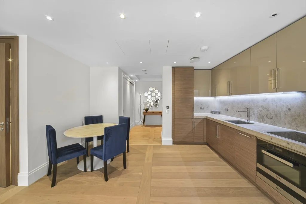 Flat Surrey Street in City of Westminster