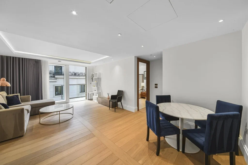 Flat Surrey Street in City of Westminster