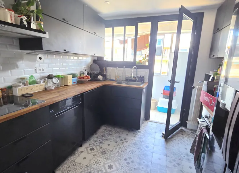 Flat Avenue de la Timone in Marseille
