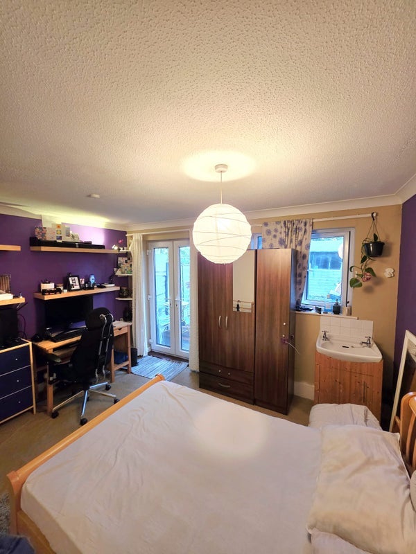 Room Aspen Close in Greater London