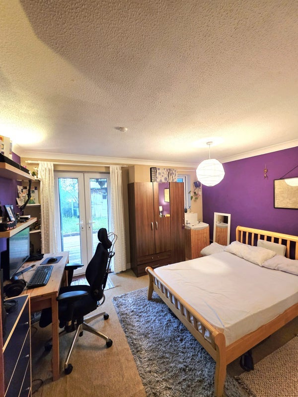Room Aspen Close in Greater London