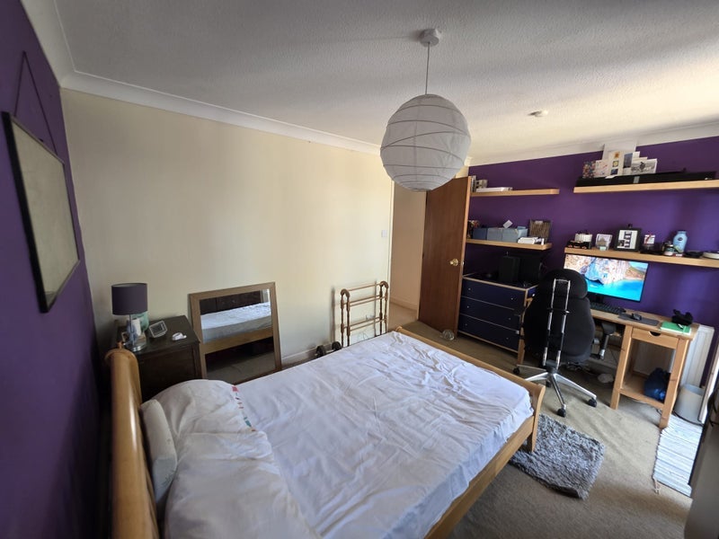 Room Aspen Close in Greater London