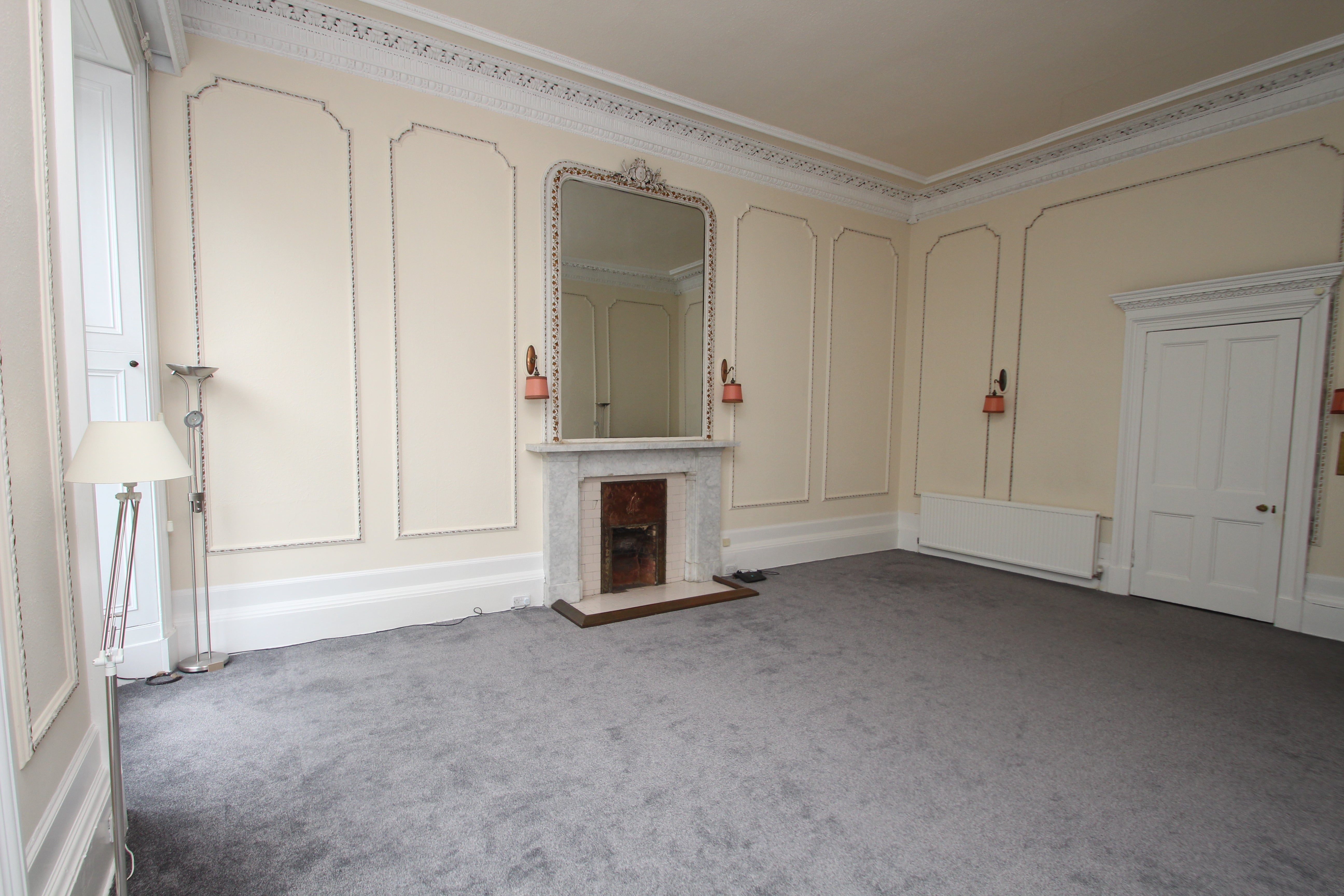 Flat Kew Terrace in Glasgow