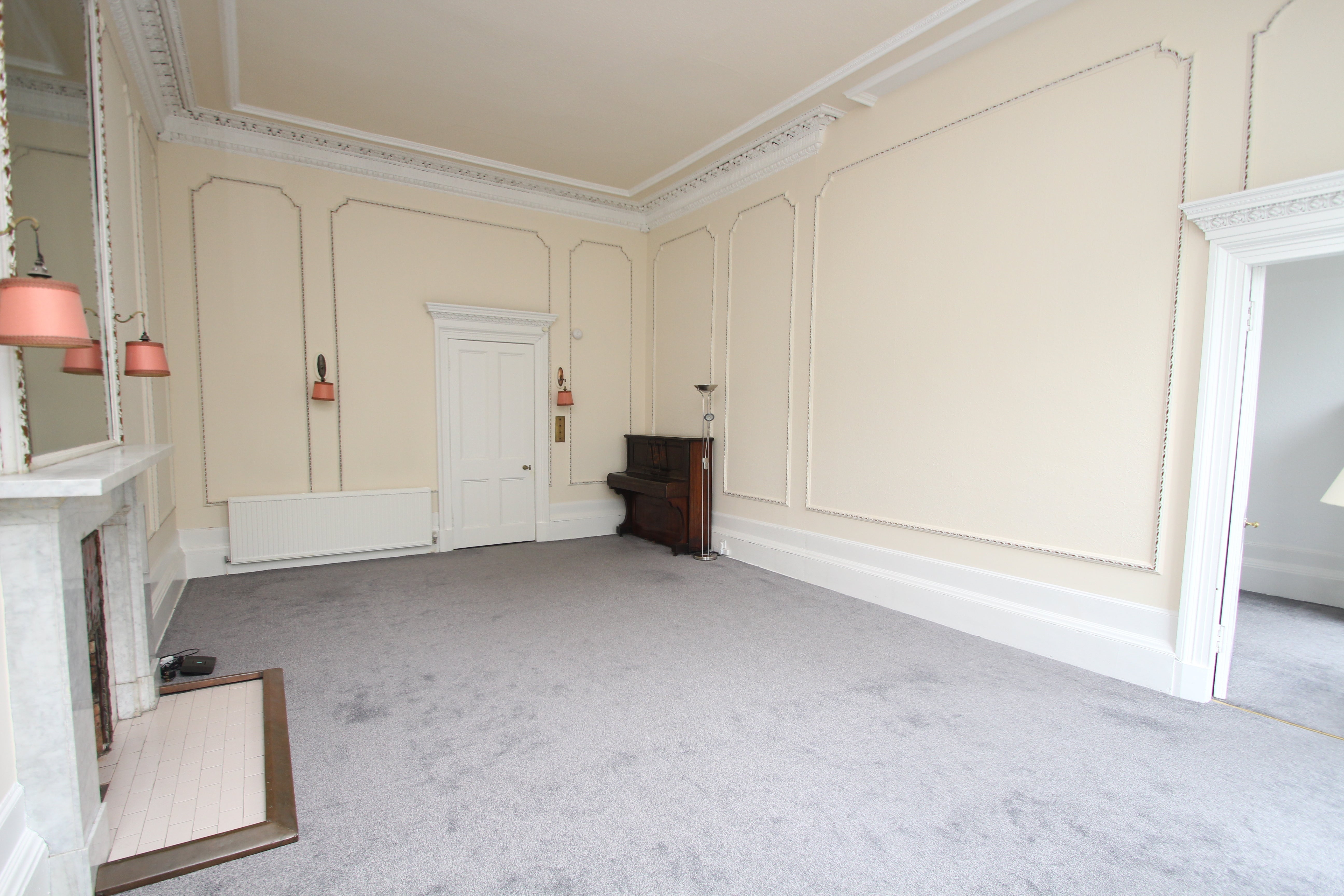 Flat Kew Terrace in Glasgow