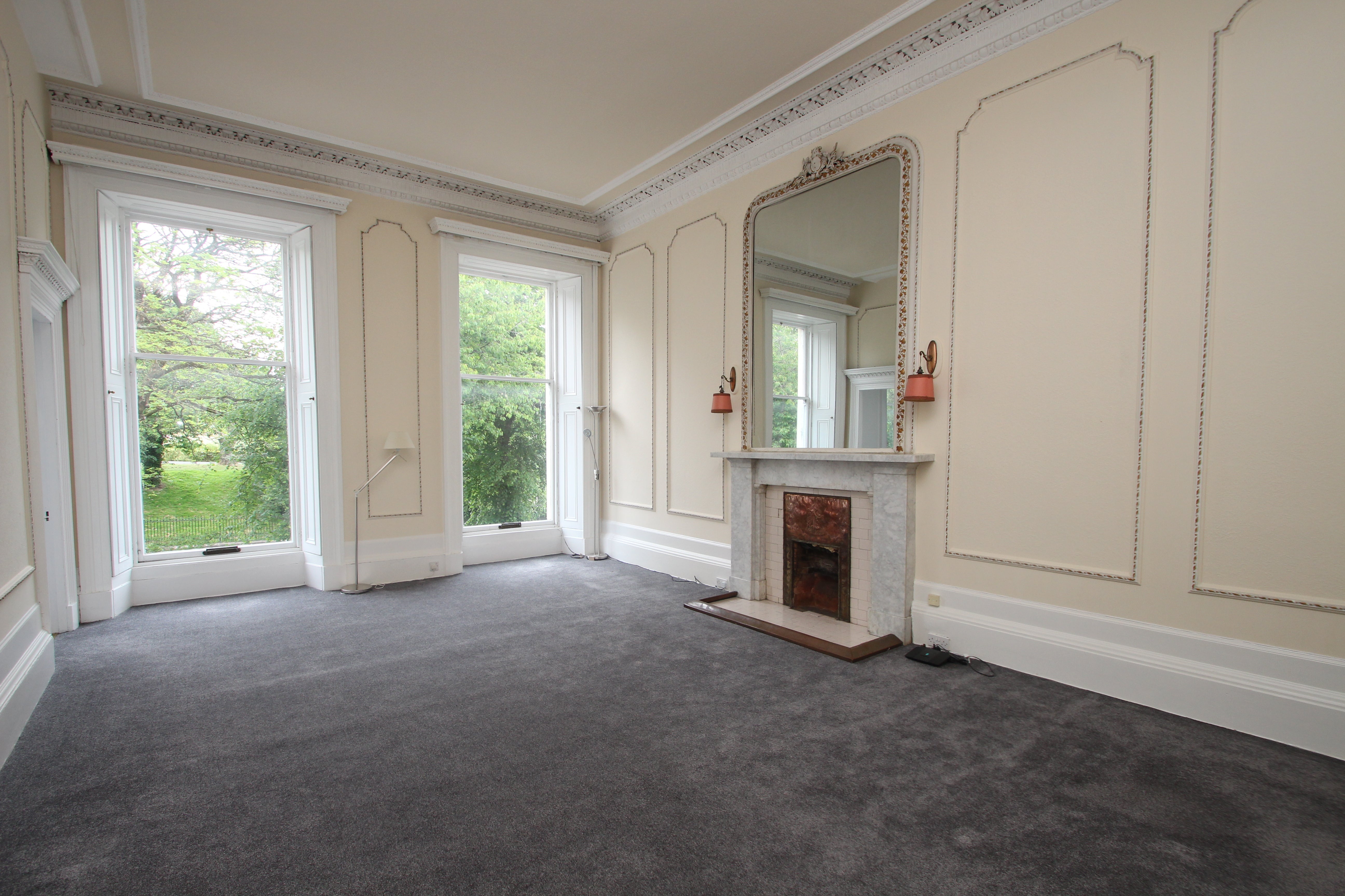Flat Kew Terrace in Glasgow