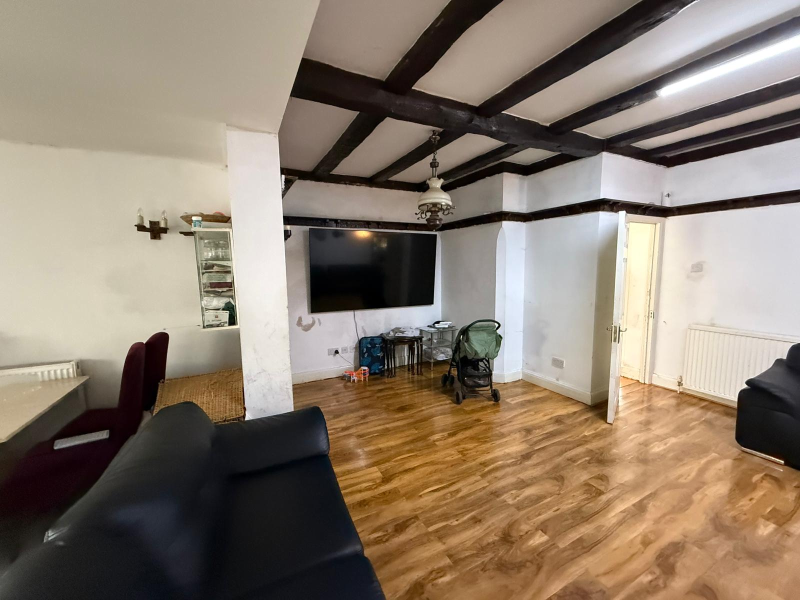 Room Westrow Gardens in Greater London
