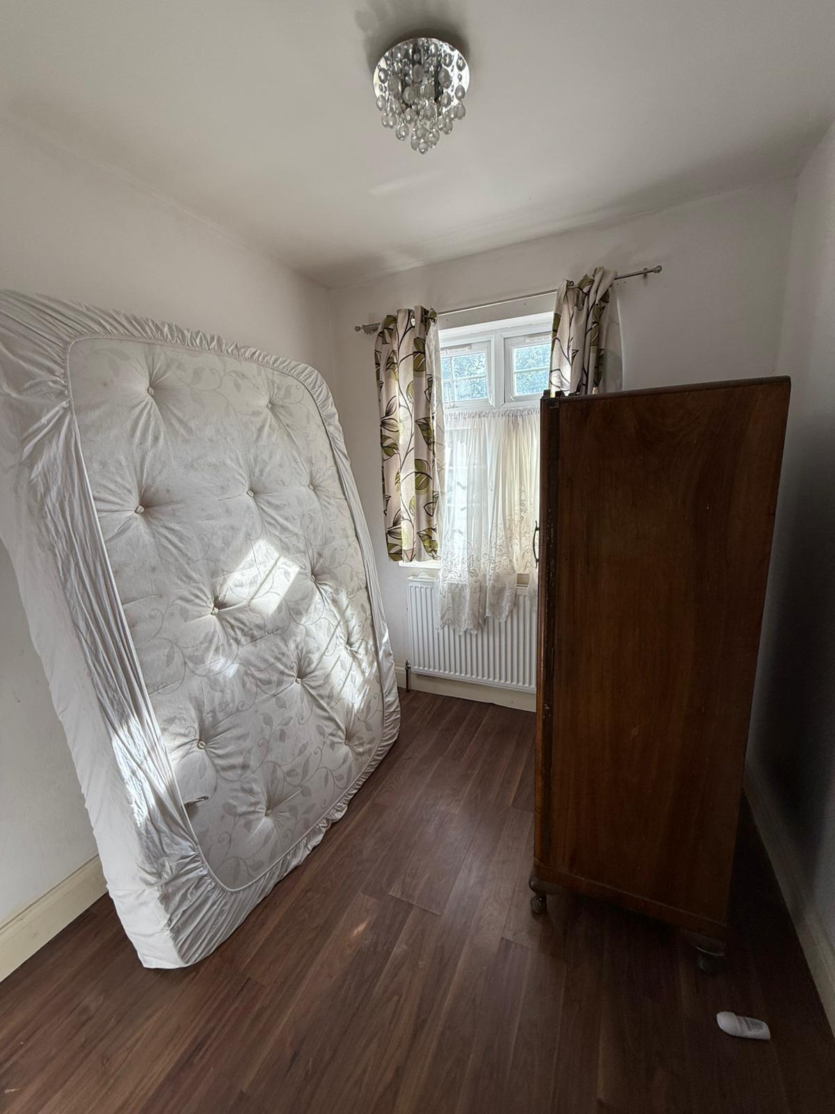 Room Westrow Gardens in Greater London
