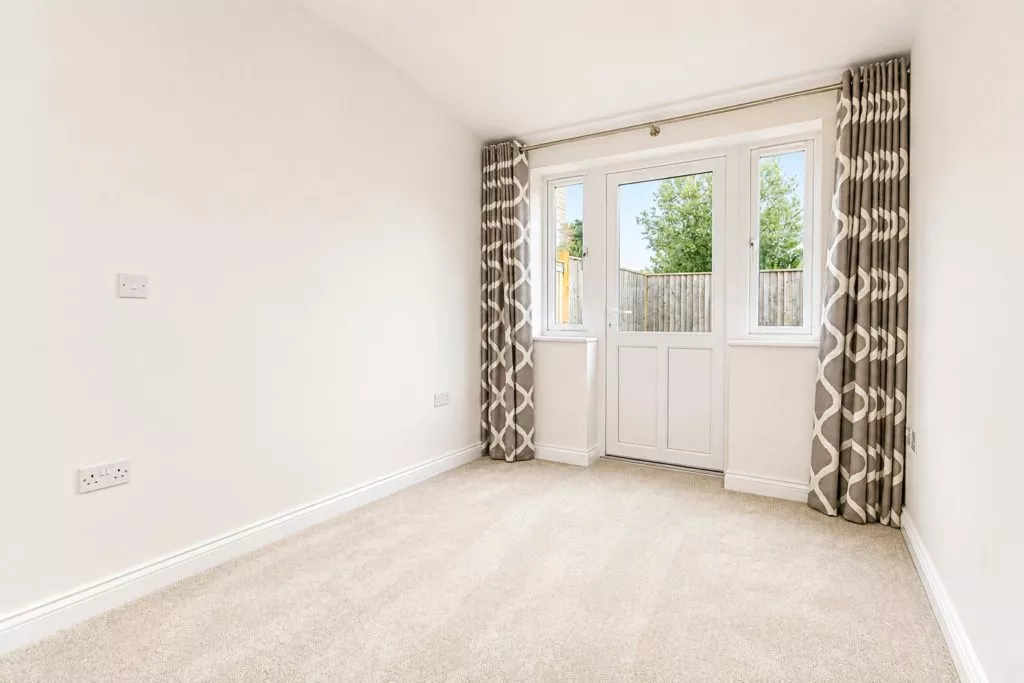 Flat Little Bookham Street in Mole Valley