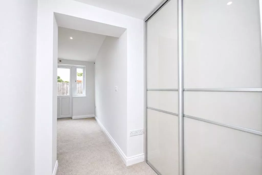 Flat Little Bookham Street in Mole Valley