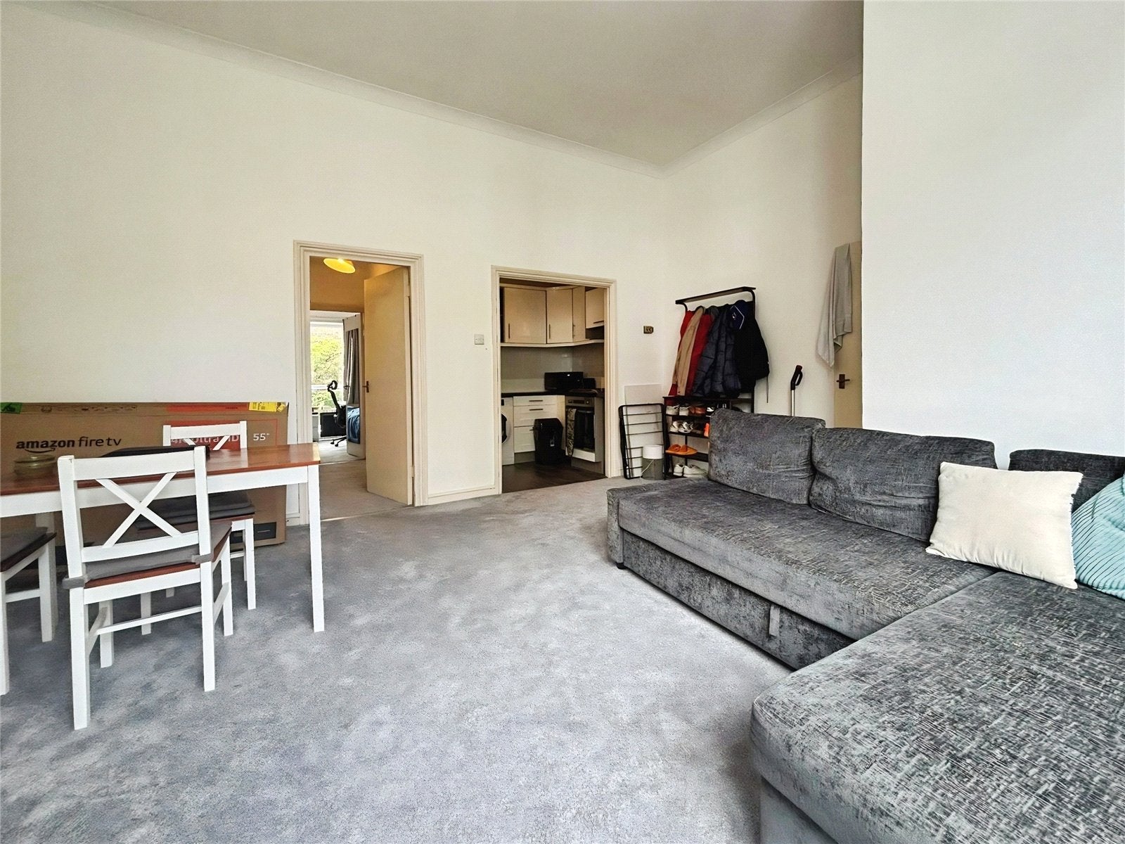 Flat Fielding Road in Greater London