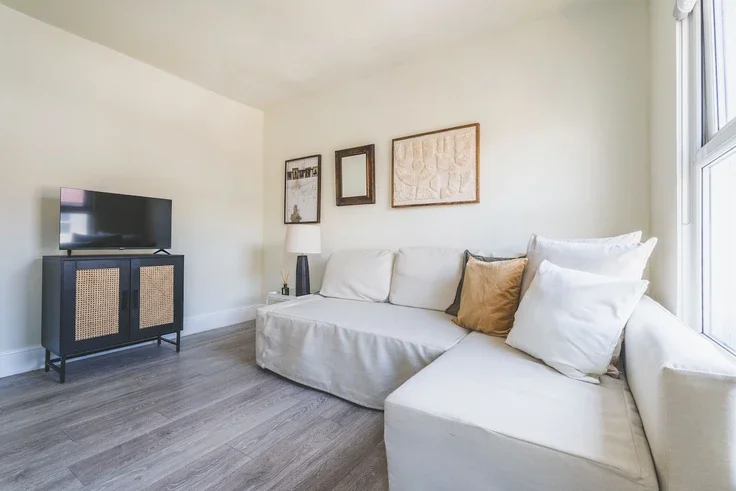 Flat Nutfield Road in Greater London