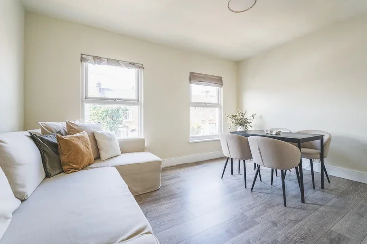 Flat Nutfield Road in Greater London