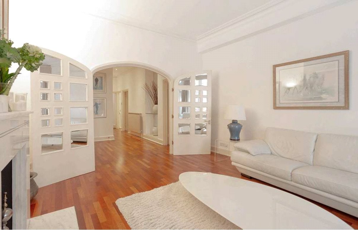 Flat Basil Street in Greater London