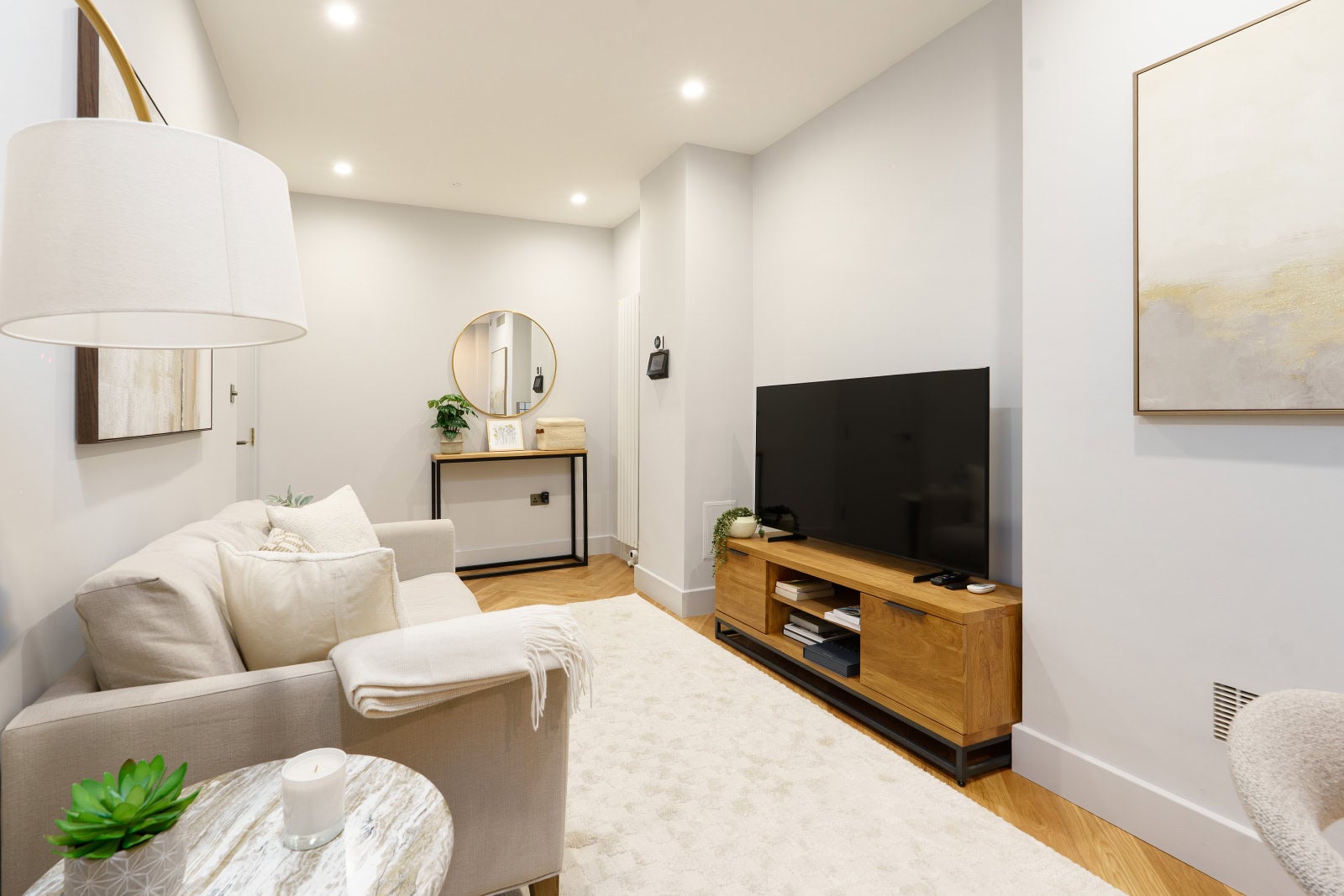 Flat Windmill Street in Greater London