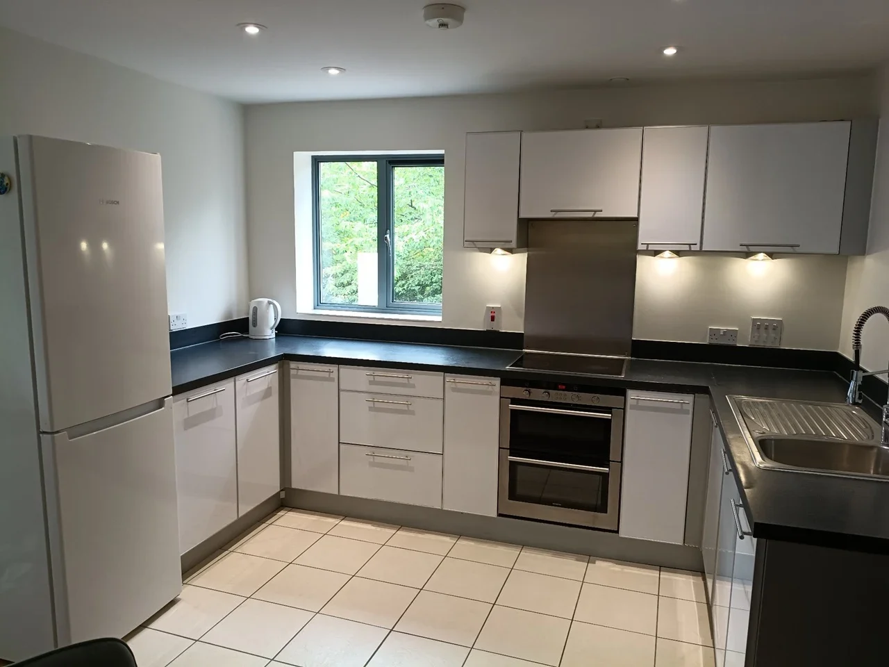 Flat Agate Close in Greater London