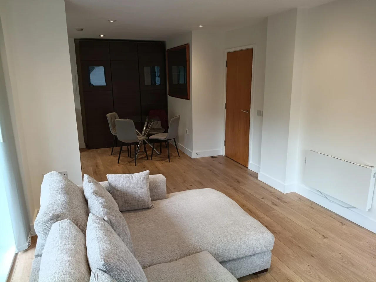 Flat Agate Close in Greater London