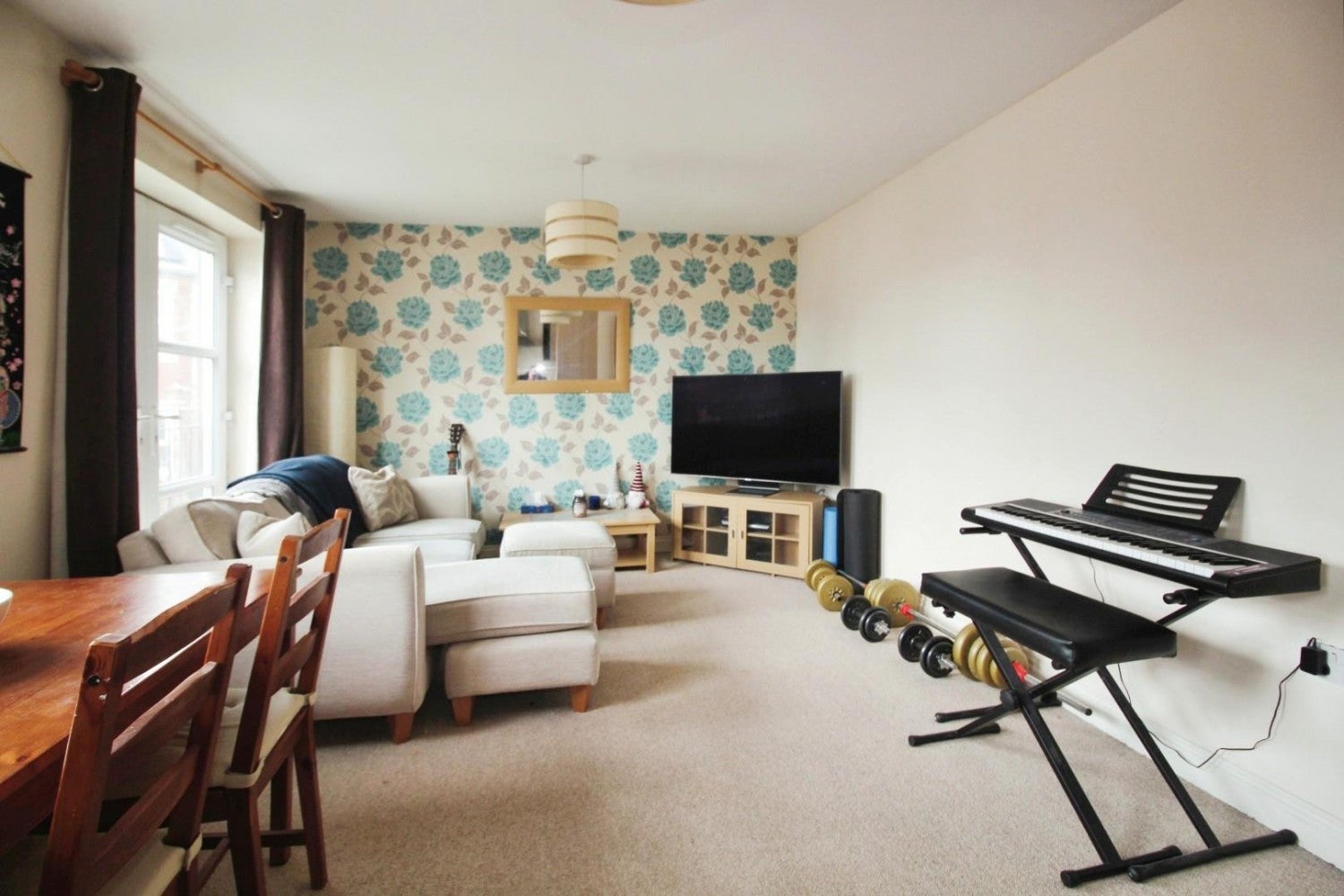 Flat Elmfield Court in Leeds