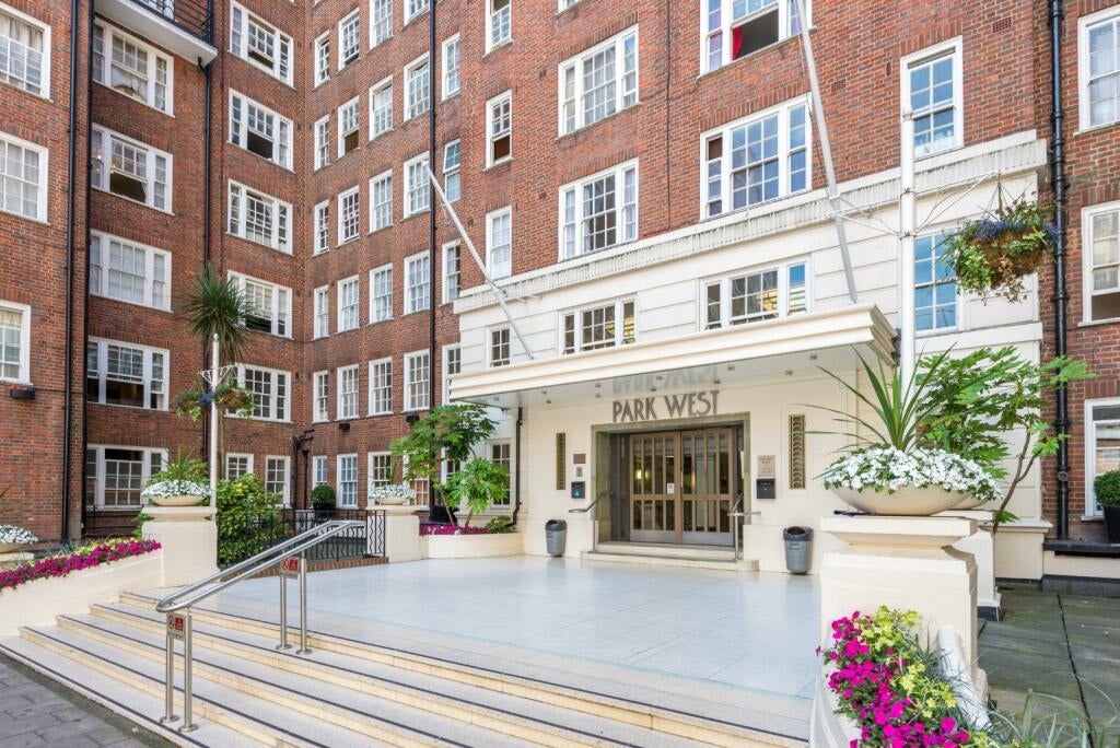 Flat Park West Place in City of Westminster
