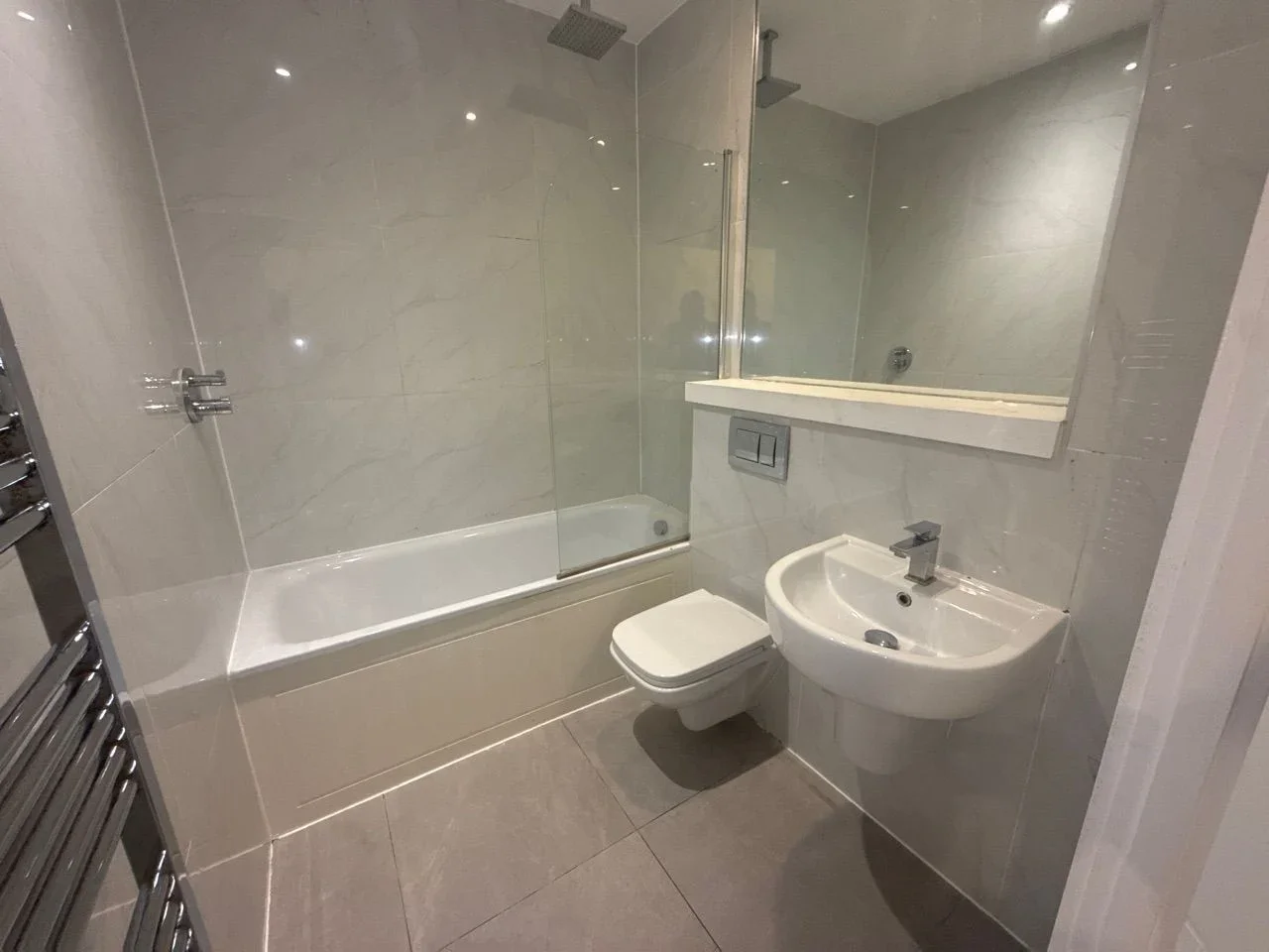 Flat Cleeve Road in Mole Valley