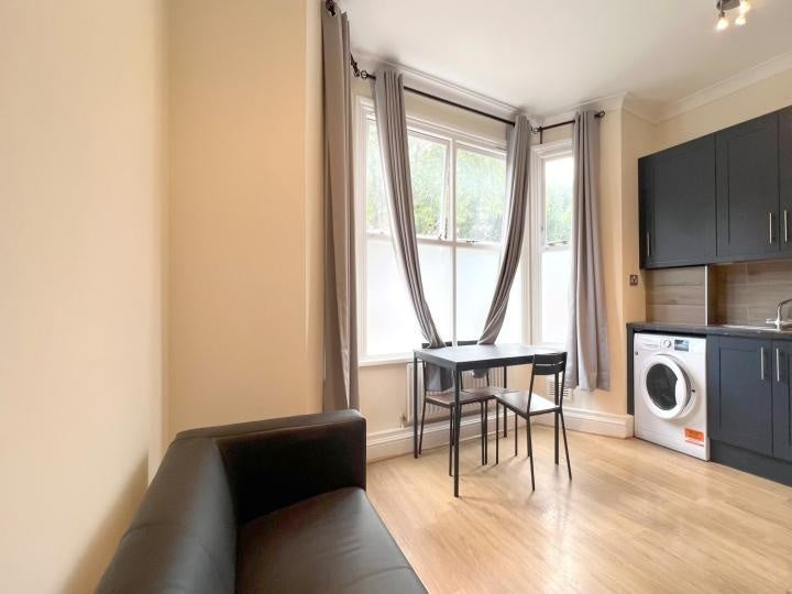 Flat St Quintin Avenue in Greater London
