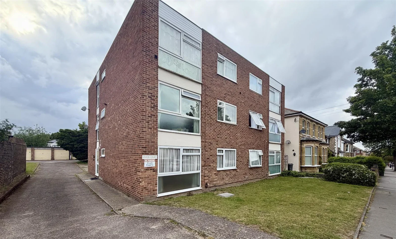 Flat Havelock Road in Greater London