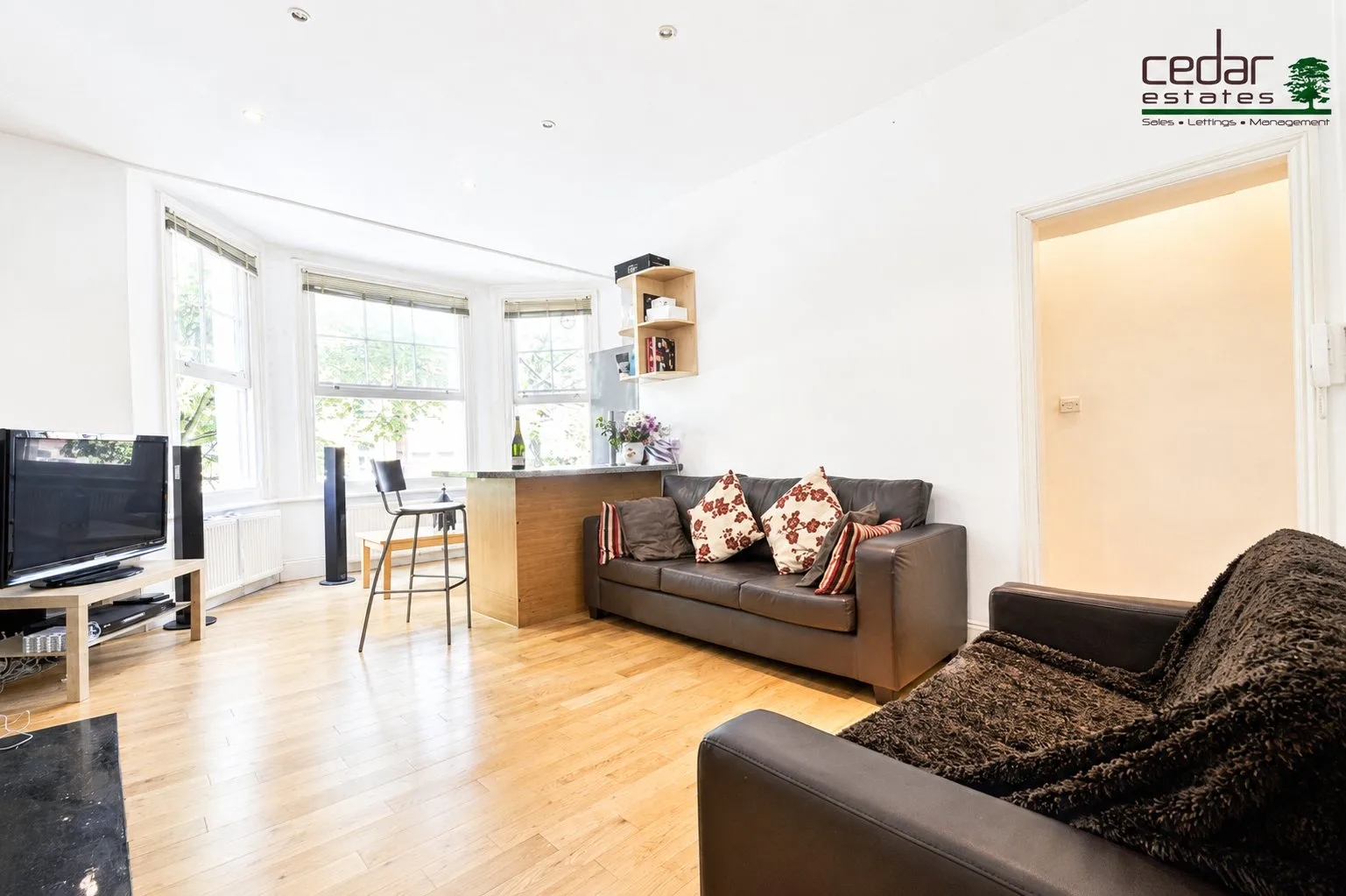 Flat Canfield Gardens in Greater London