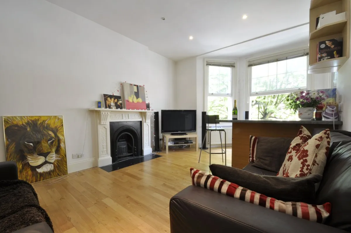 Flat Canfield Gardens in Greater London