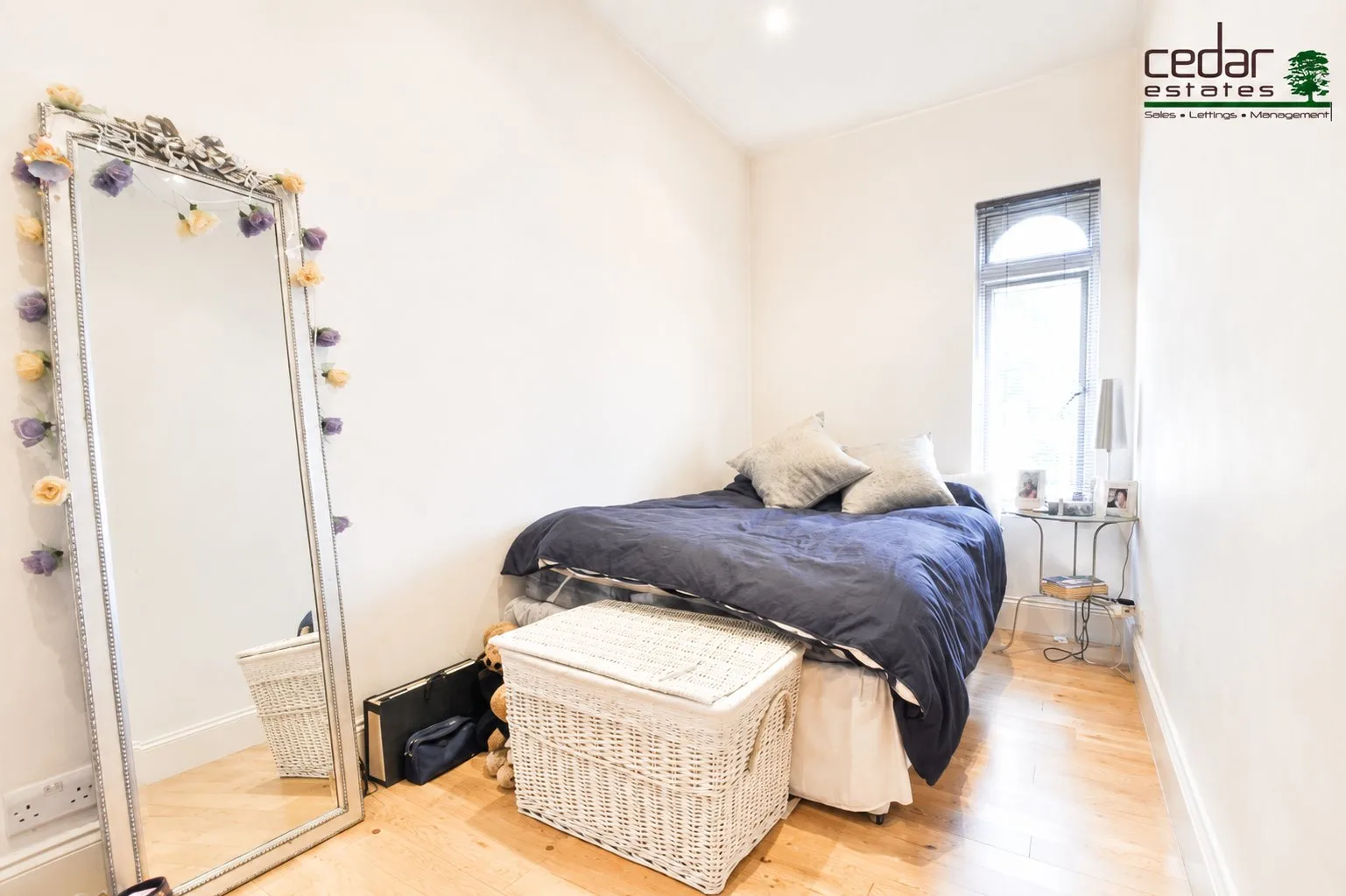 Flat Canfield Gardens in Greater London