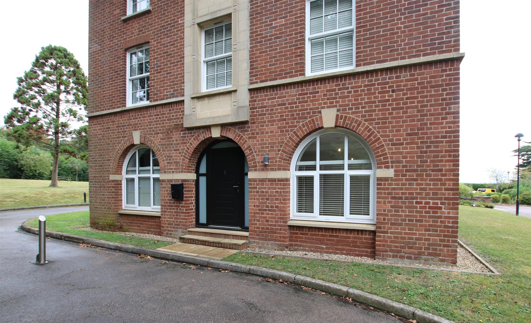 Flat Miller Way in Teignbridge