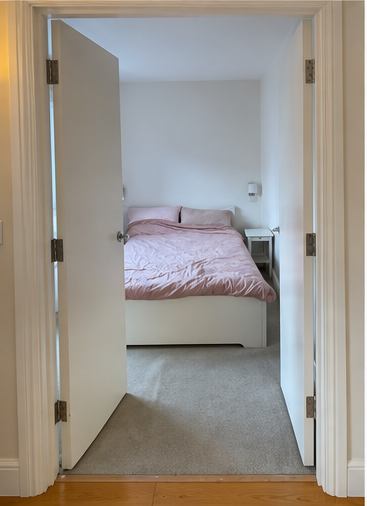 Room Commercial Road in Greater London