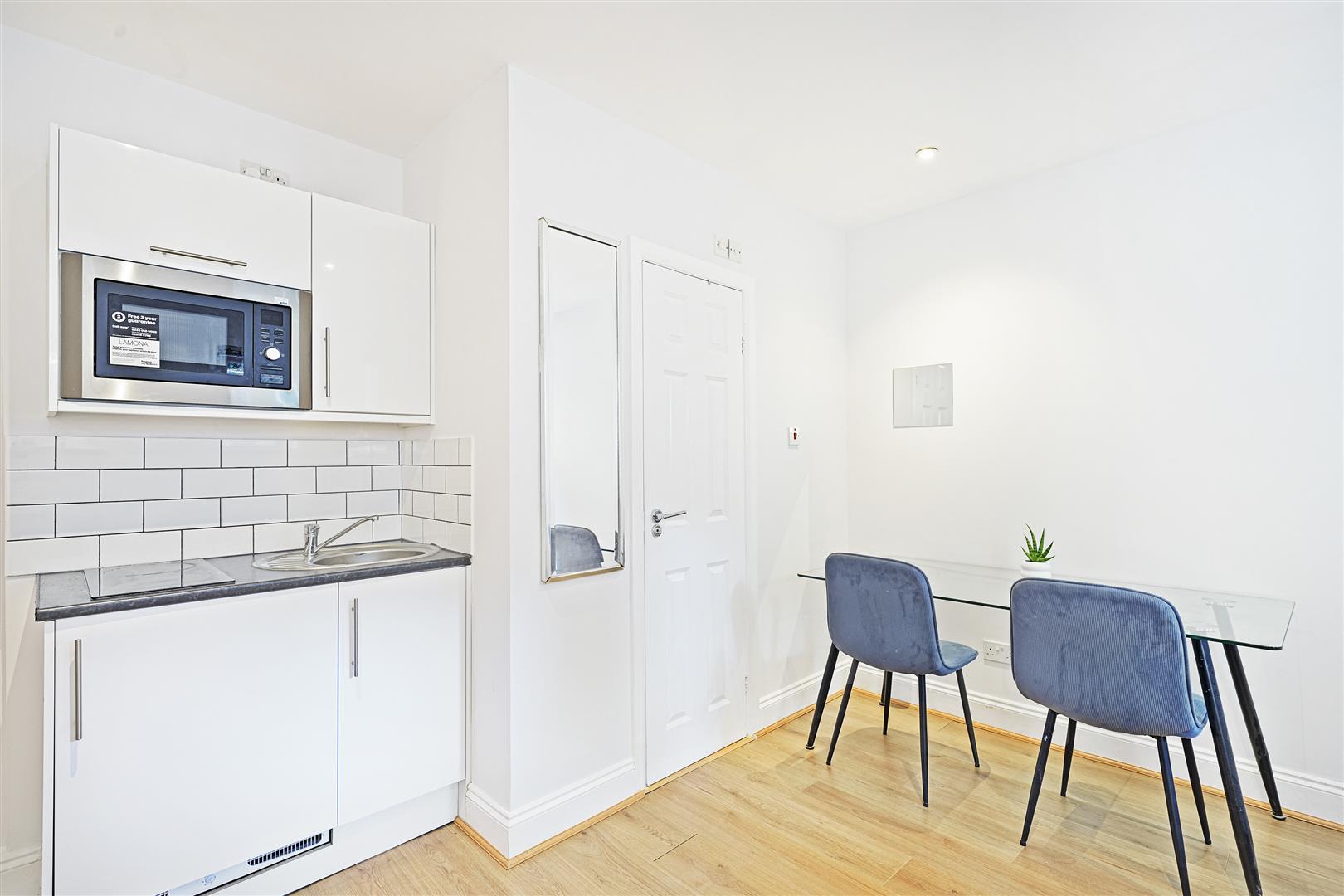 Flat Stanwick Road in Greater London