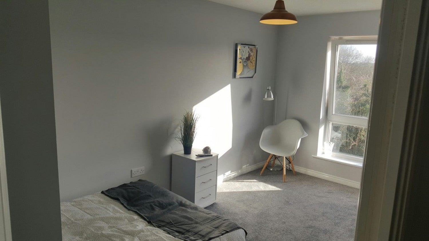 Room Meadow Way in Reading