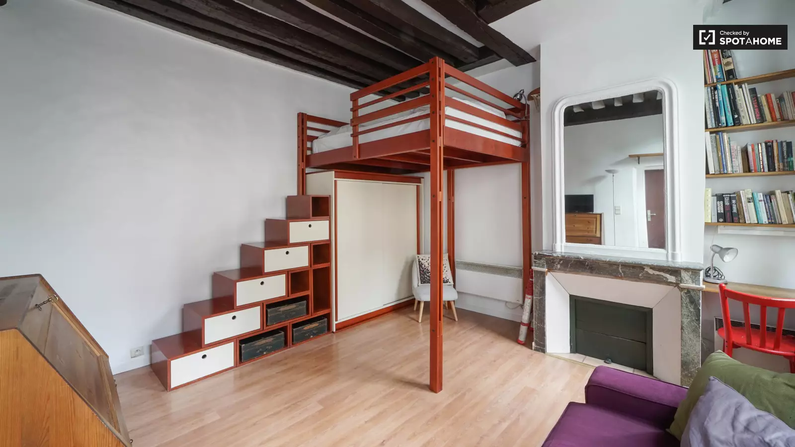 Flat Rue du Prévôt in Paris