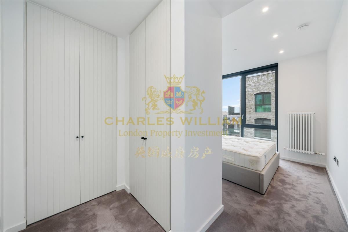 Flat Bradshaw Yard in Greater London