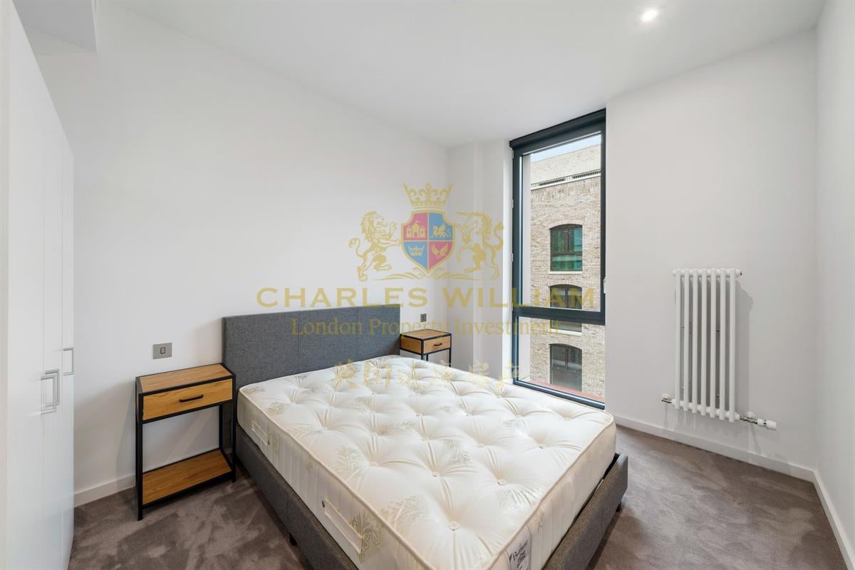 Flat Bradshaw Yard in Greater London