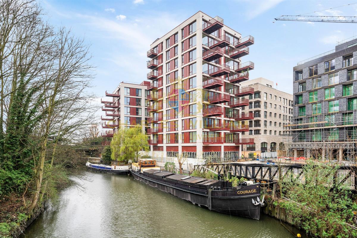 Flat Bradshaw Yard in Greater London