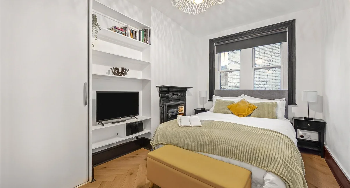 Flat Goodge Street in City of Westminster